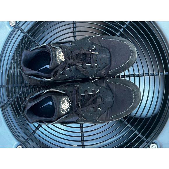 Nike Air Huarache Triple Black(Men’s 10.5) - Picture 11 of 14